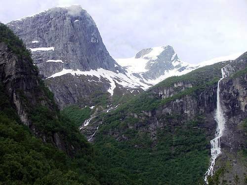 BRIKSDAL OLDEN CASCADA WATERFALL NORWAY
